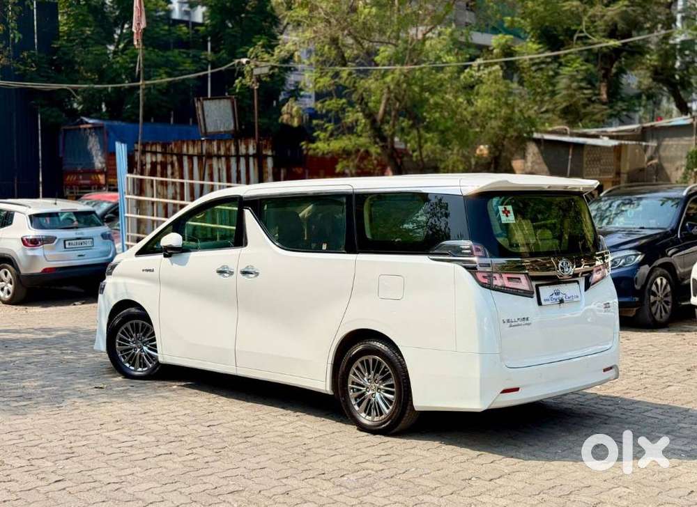 Toyota Vellfire 2.5 Executive Lounge, 2022, Petrol