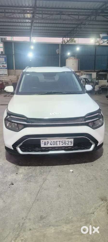 Kia Carens 2024 Petrol Well Maintained