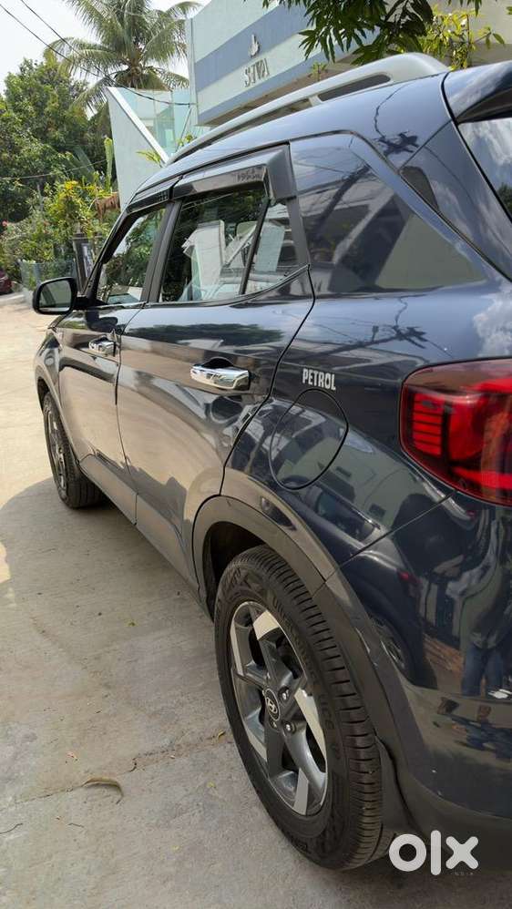 Hyundai Venue 2020 Petrol 64100 Km Driven