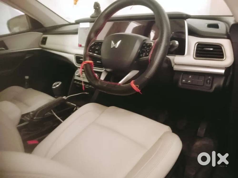 Mahindra Xuv700 2024 Petrol 12500 Km Driven