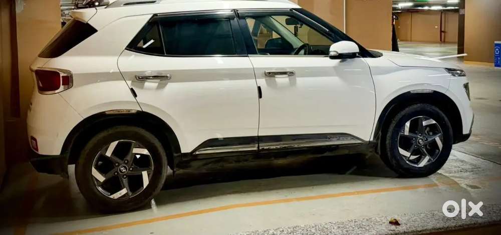 Hyundai Venue Sx(o) 2021 Manual With Sunroof New To Brand New Car