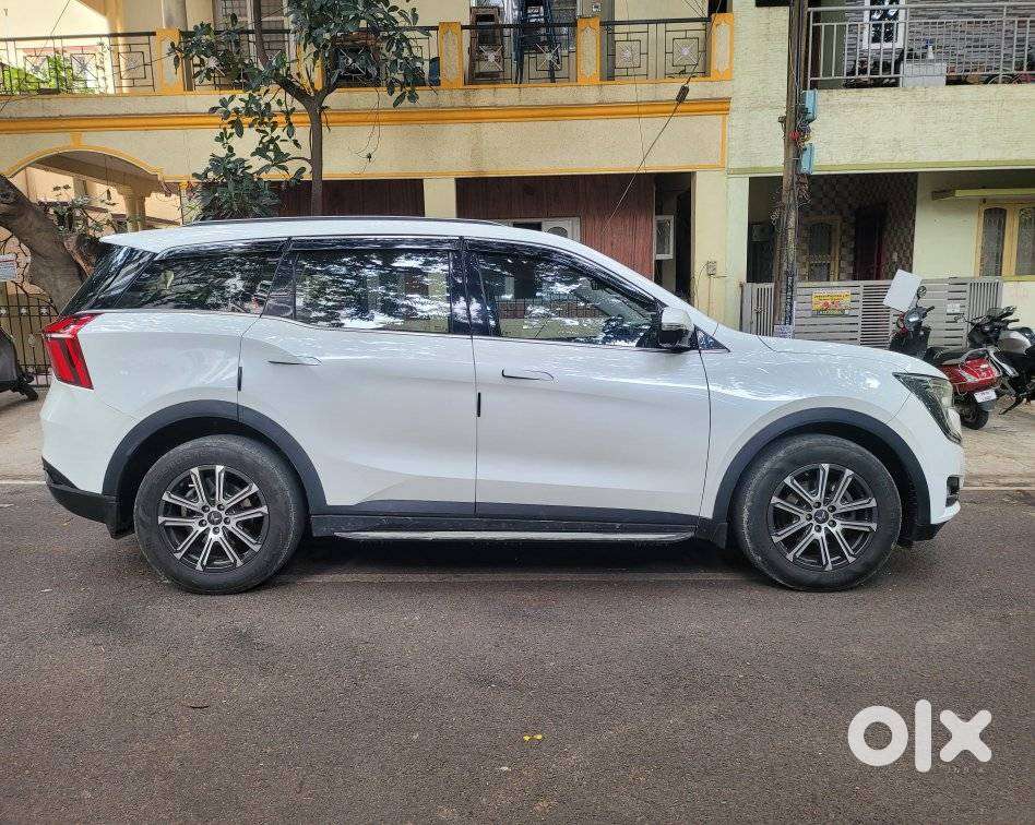Mahindra Xuv700 2.2 Ax 7 Diesel At Luxury Pack Str Awd, 2022, Diesel