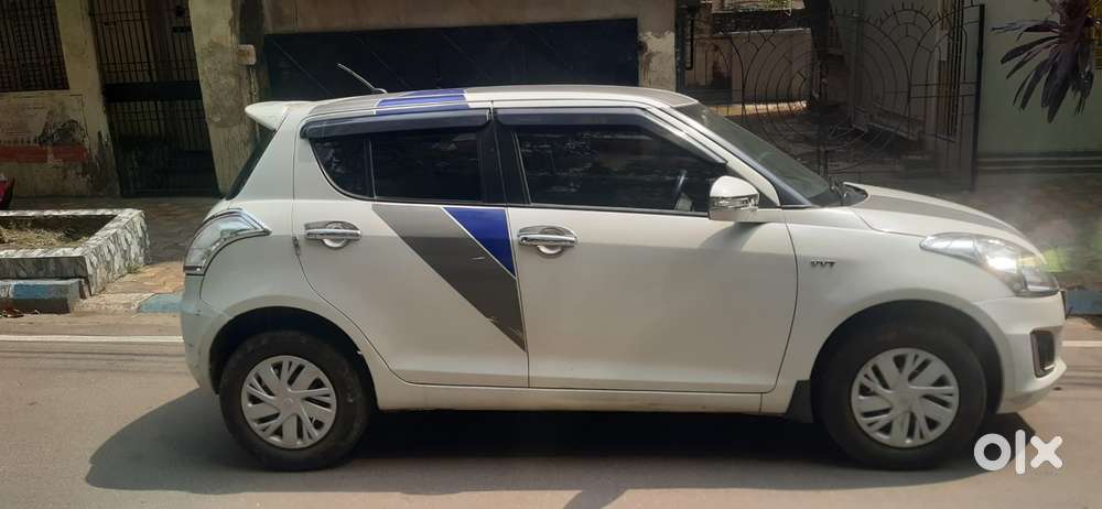 Maruti Suzuki Swift Vxi 1.2 Abs Bs-iv, 2017, Petrol