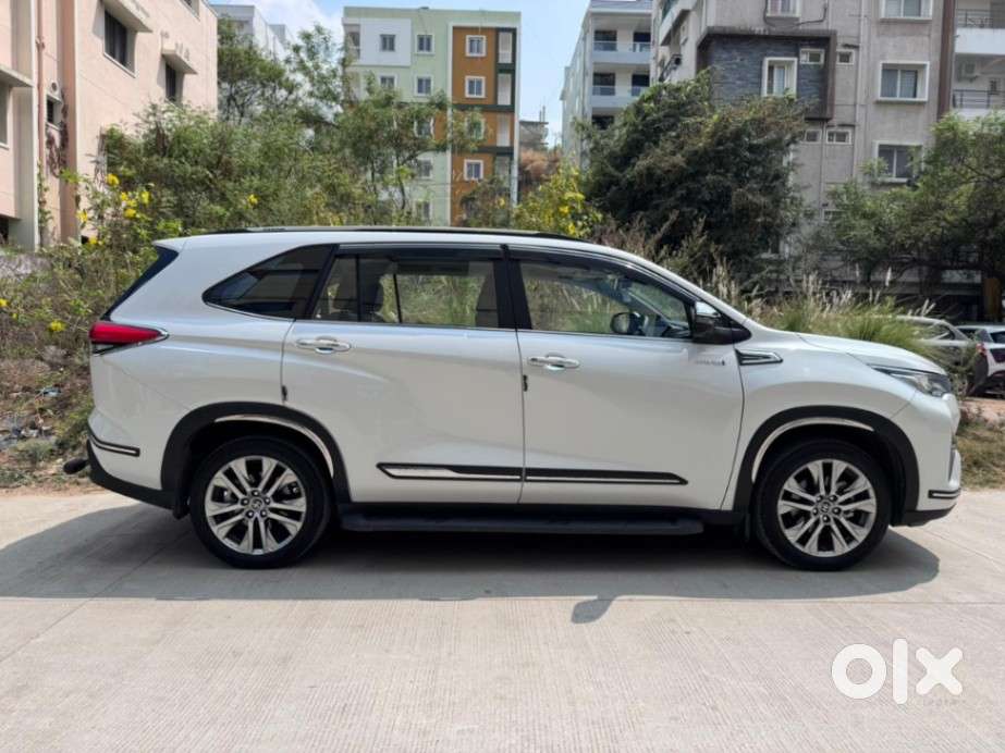 Toyota Innova Hycross 2.0 Zx (o) Hybrid 7 Str, 2023, Petrol