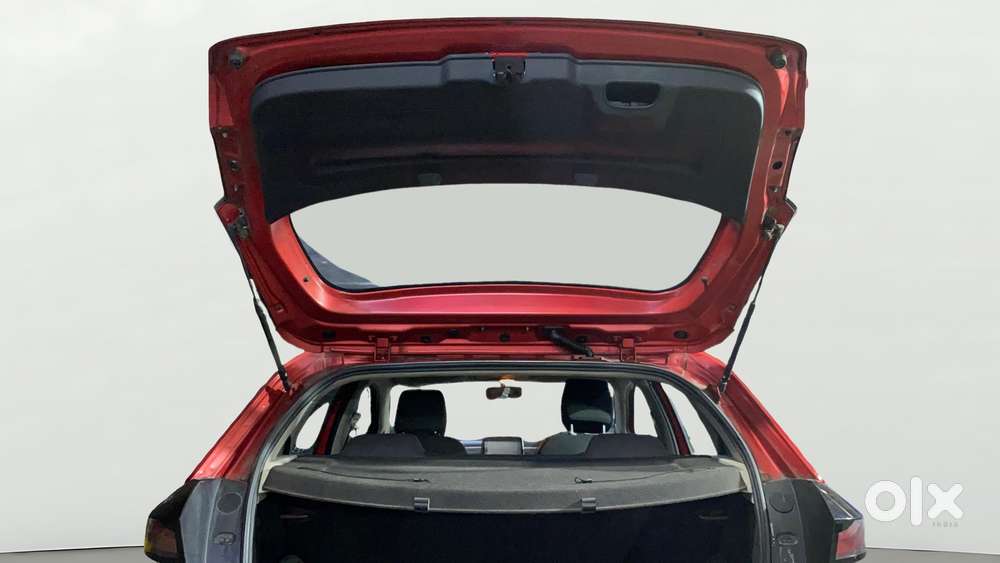 Tata Altroz 1.2 Xm Plus, 2022, Petrol