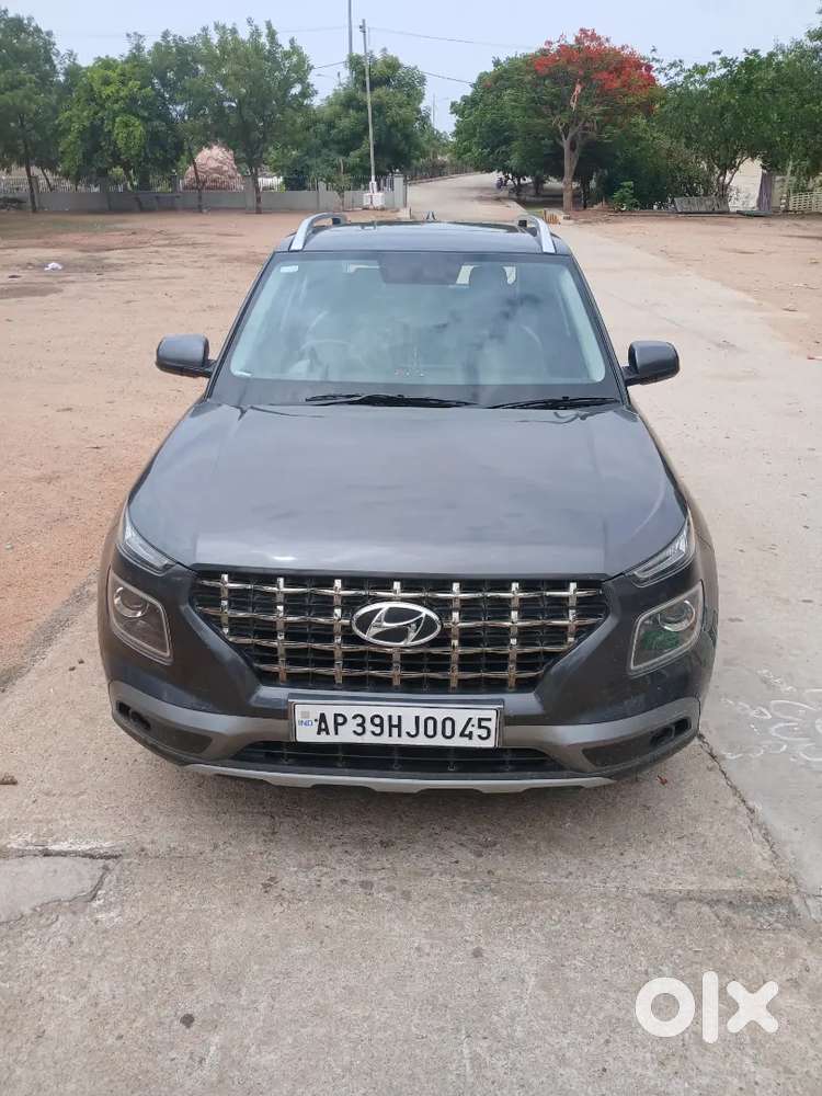 Hyundai Venue 2021 Diesel Well Maintained