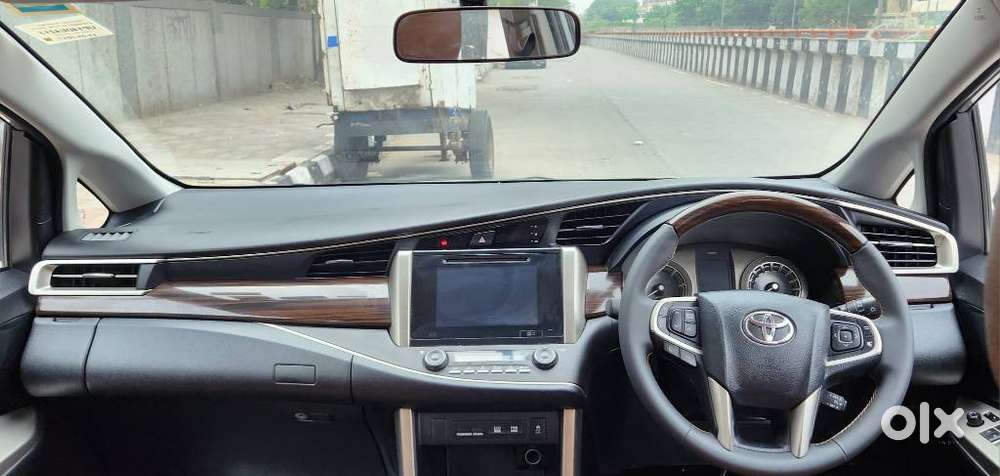 Toyota Innova Crysta 2.8 Zx At 7 Seater, 2017, Diesel