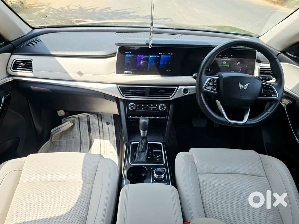 Mahindra Xuv700 Ax7l 6 Str At, 2024, Petrol