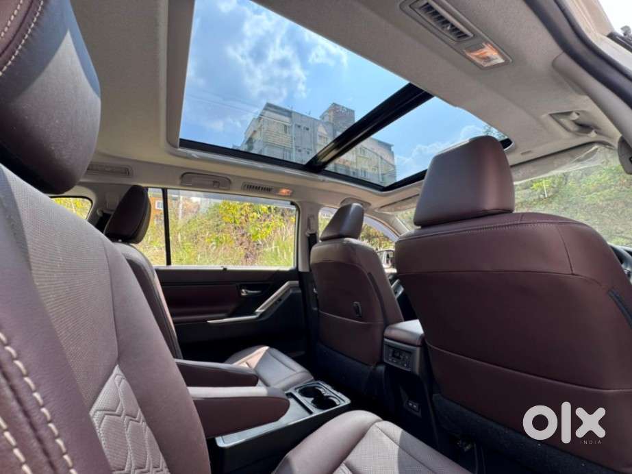 Toyota Innova Hycross 2.0 Zx (o) Hybrid 7 Str, 2023, Petrol