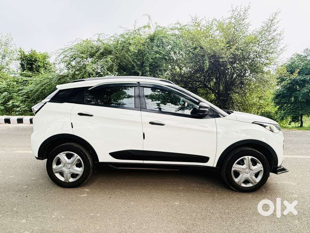 Tata Nexon 1.5 Revotorq Xm (s), 2022, Petrol