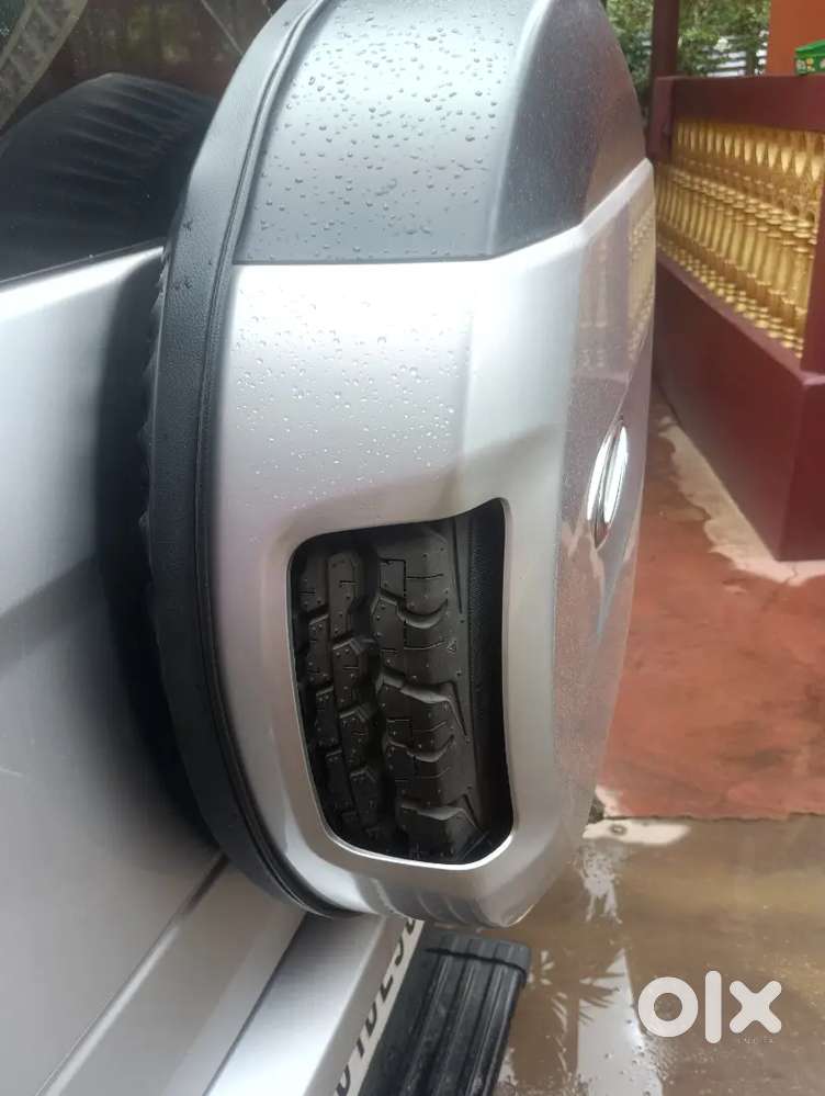 Mahindra Tuv 300 2017
