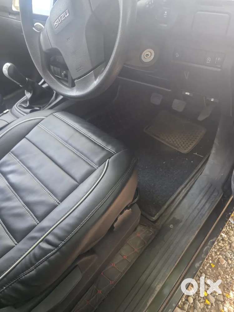 Selling Isuzu Hilander , Broad Tyres  Apple Car Play