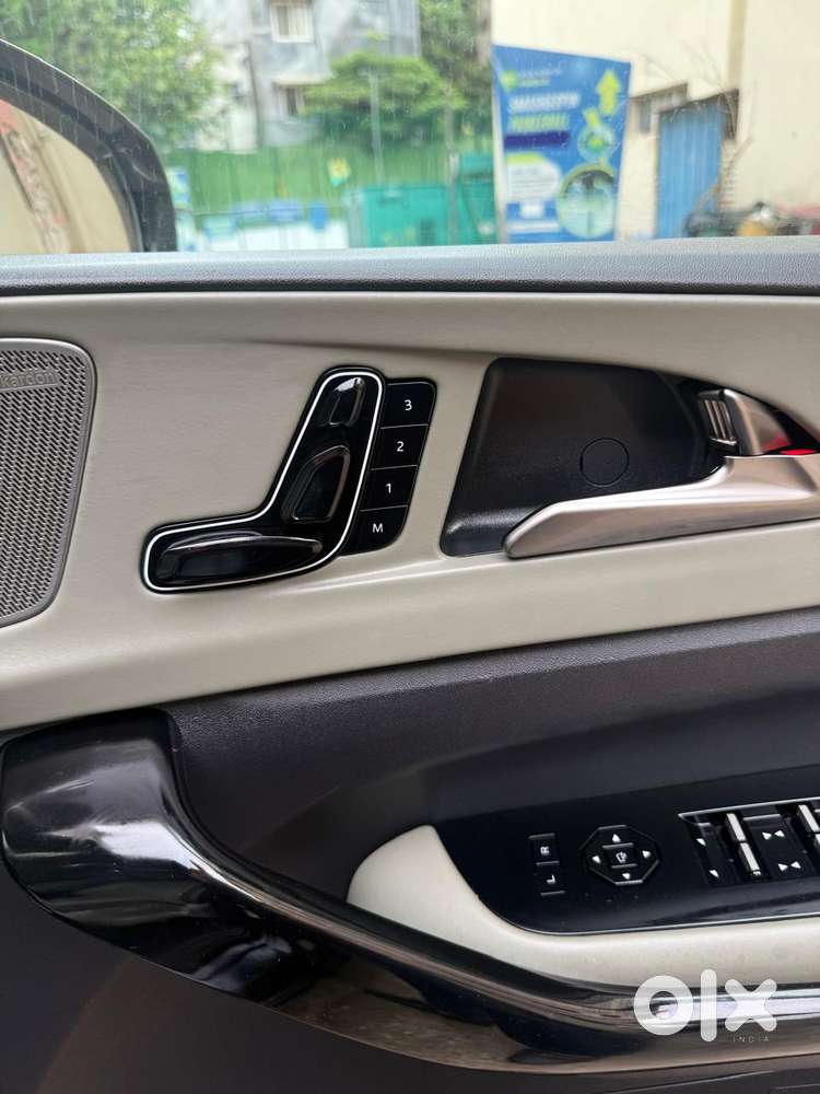 Mahindra Xev9s Others, 2026, Electric