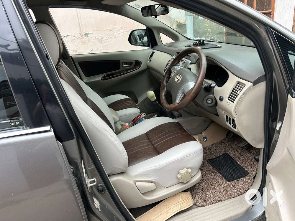 Toyota Innova 2012 Car