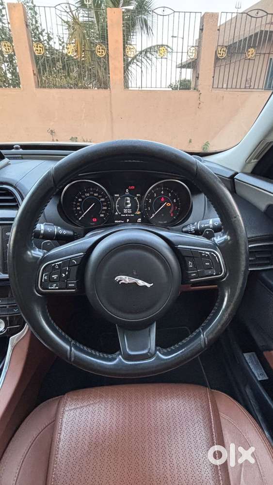 Jaguar Xe Portfolio, 2017, Petrol