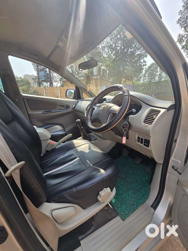 Toyota Innova 2.5 G (diesel) 8 Seater, 2015, Diesel