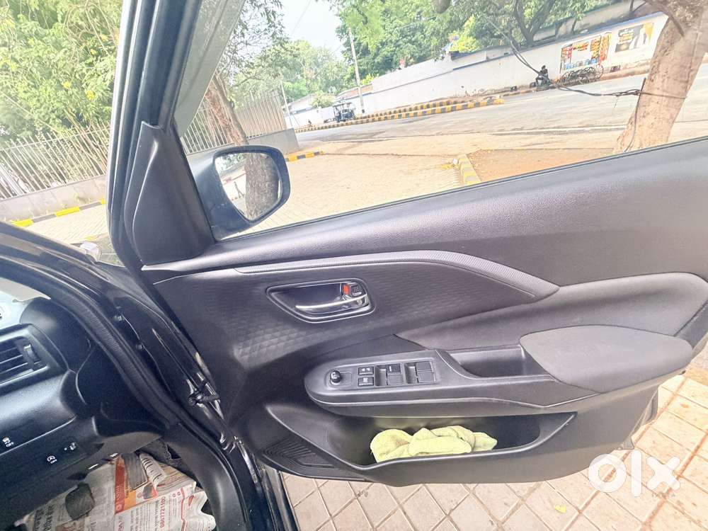 Maruti Suzuki Swift Vxi Ags, 2025, Petrol