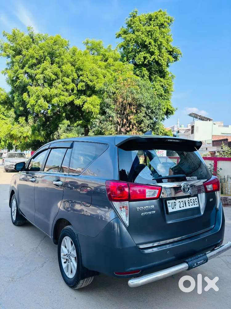 Toyota Innova Crysta 2.4 V Diesel 2017