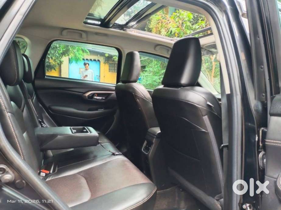 Maruti Suzuki Grand Vitara 1.5 Alpha Plus Intelligent Hybrid Ecvt, 2..