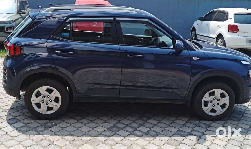 Hyundai Venue Kappa 1.2l Mt S (2022) Petrol - 22,673 Km