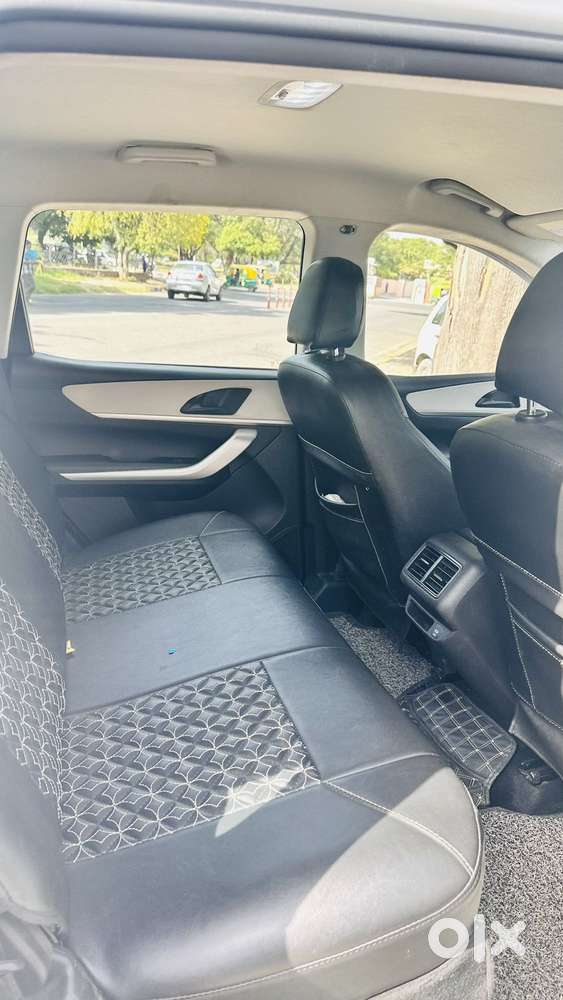 Mahindra Xuv700 2.2 Mx Diesel Mt 5 Str, 2023, Diesel