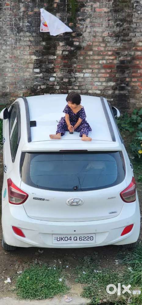 Hyundai Grand I10 2015 Diesel 121000 Km Driven