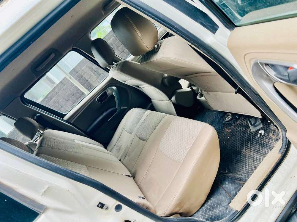 Mahindra Tuv 300 T10 Dual Tone, 2020, Diesel