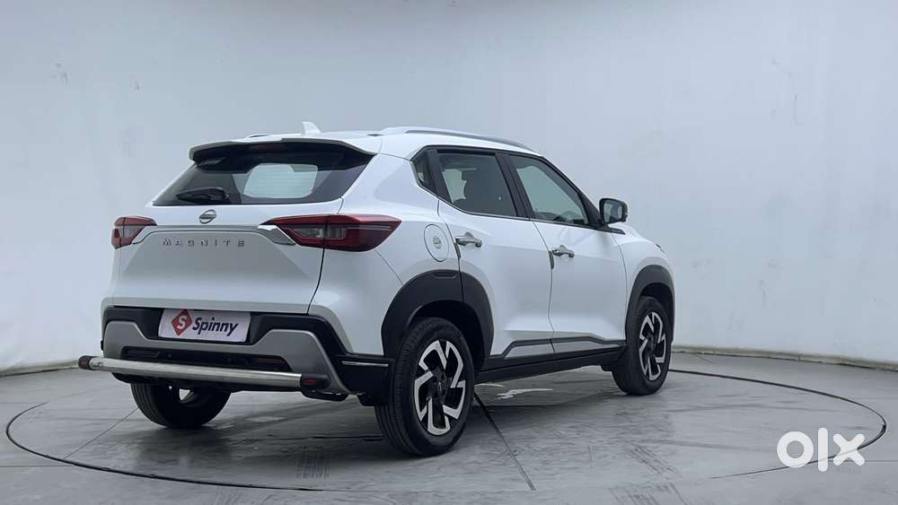 Nissan Magnite 1.0 Xv Premium, 2023, Petrol