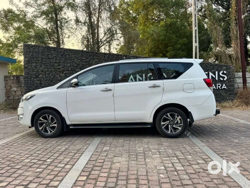 Innova Crysta 2023