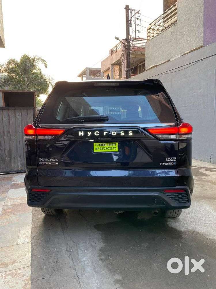 Toyota Innova Hycross