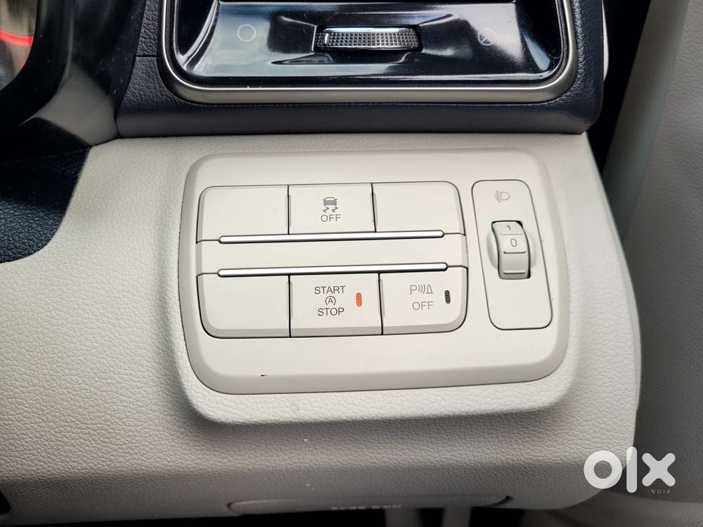 Mahindra Xuv300 W8 Amt Diesel, 2022, Diesel