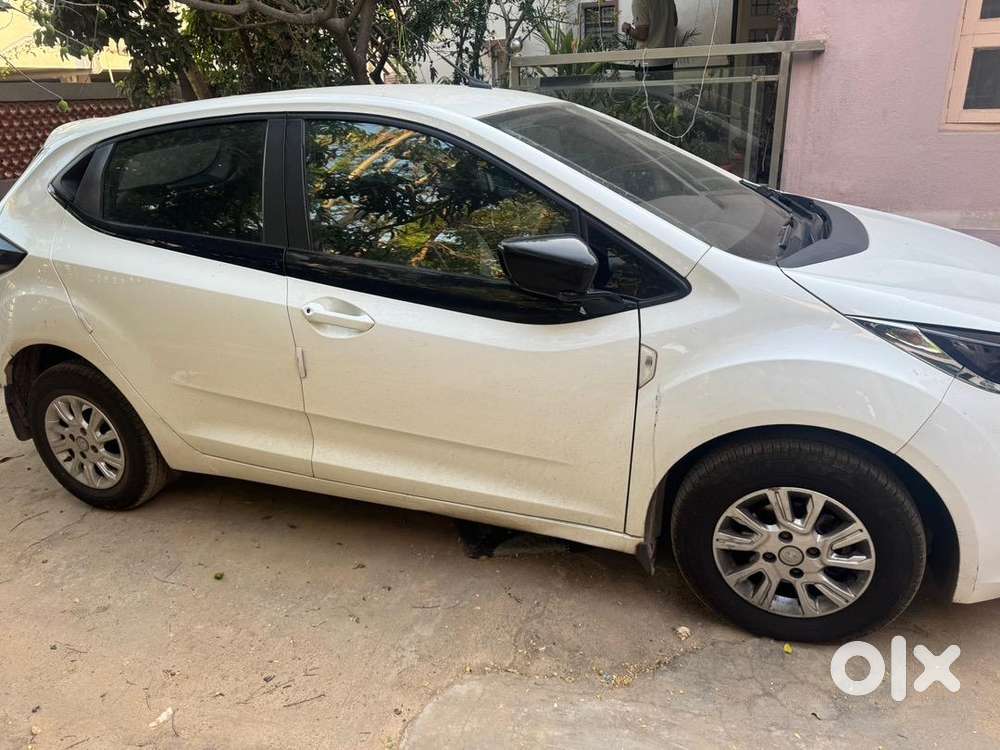 Tata Altroz 2023 Diesel 42000 Km Driven