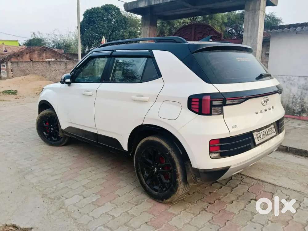 Hyundai Venue 2024 Diesel Well Maintained.