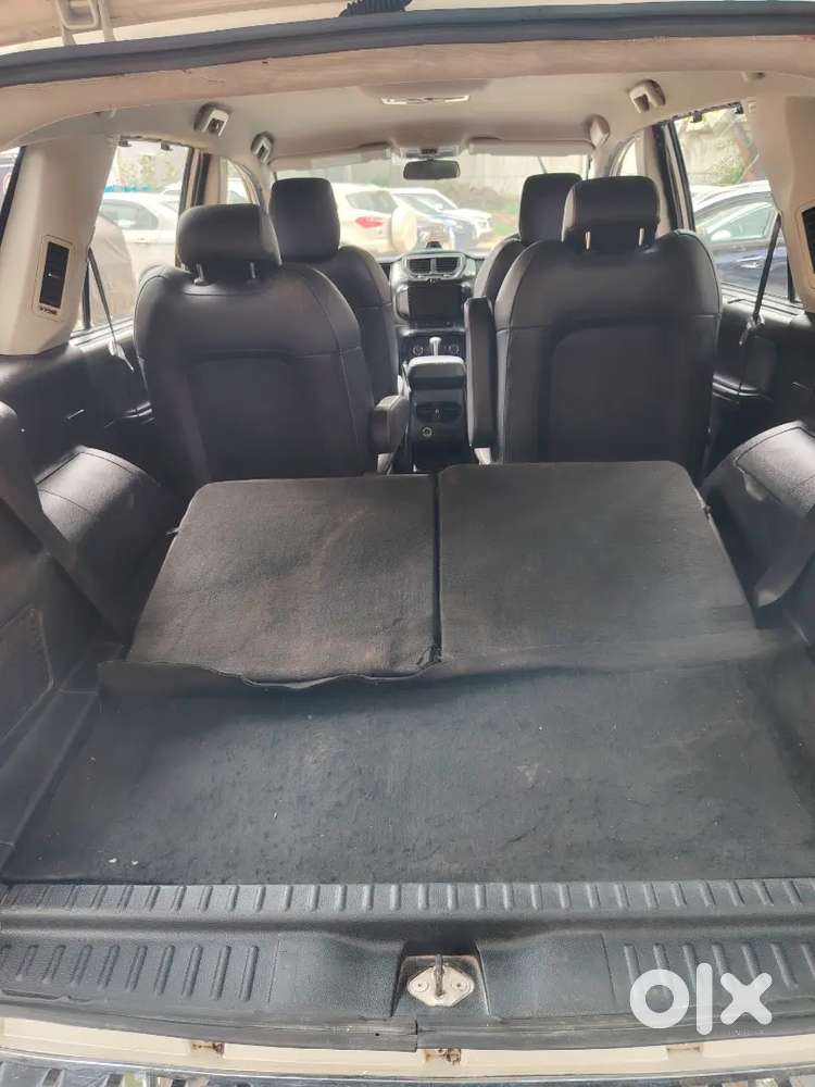 Tata Hexa 2017 Pearl White Diesel  Automatic, 4x2 6 Seater. Top Model