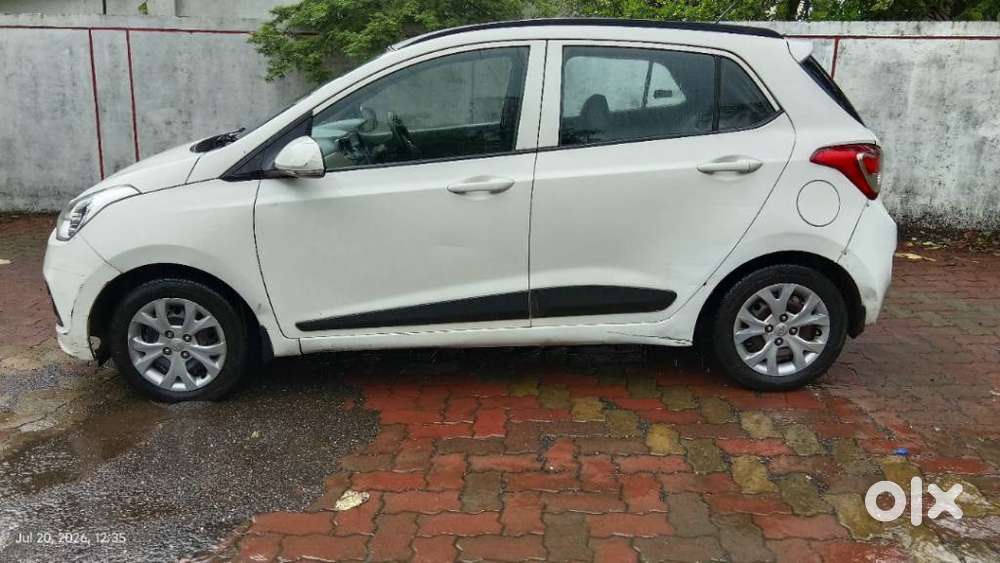Hyundai Grand I10 Sportz, 2015, Petrol