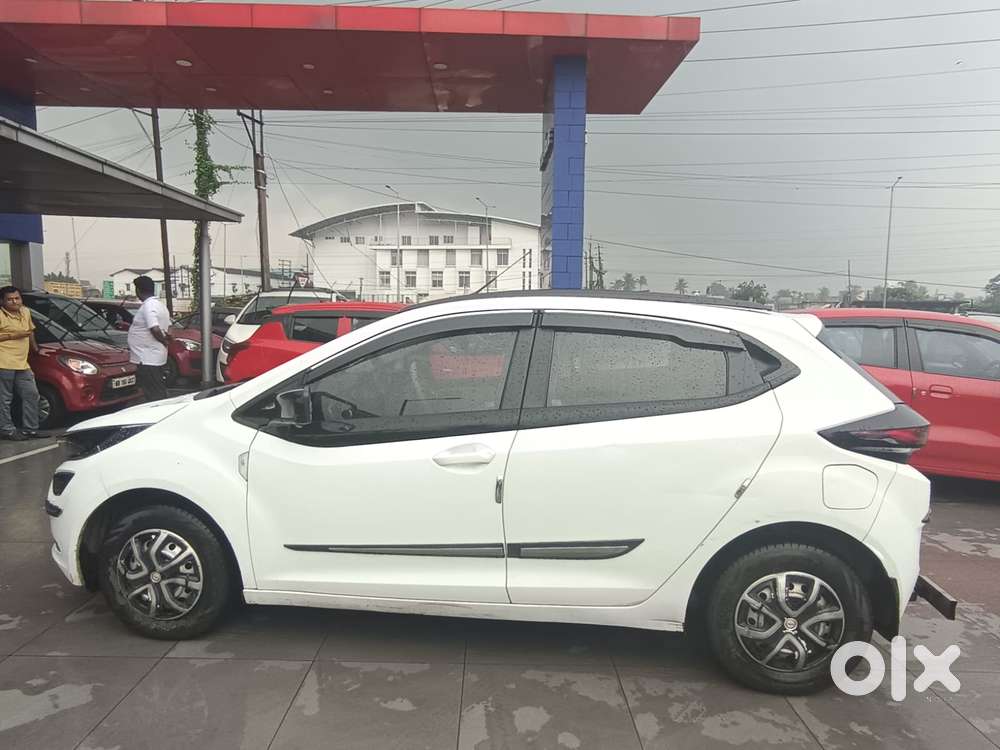Tata Altroz 1.2 Xe, 2021, Petrol