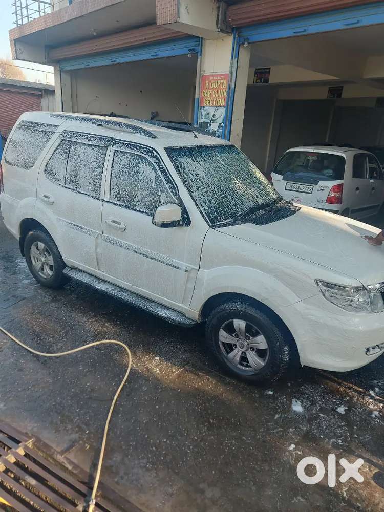 Tata Safari Storme 2015