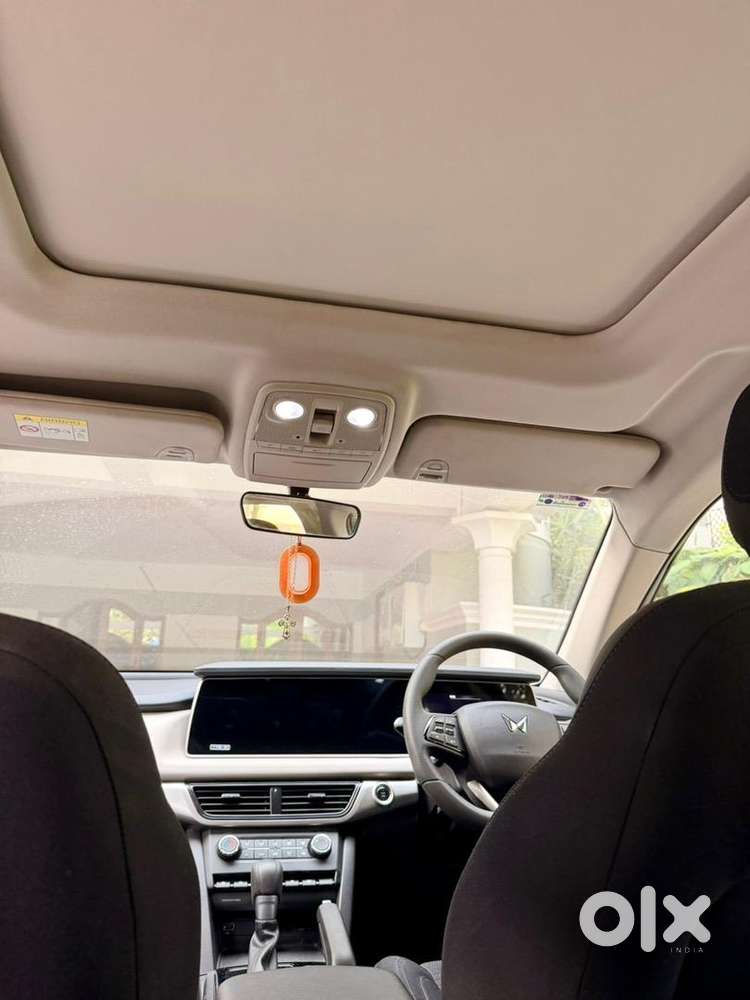 Mahindra Xuv700 Ax5 Auto 7 Seater   ~ 4000 Km  Brand New Condition