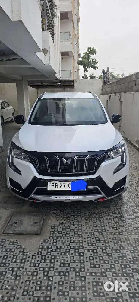Mahindra Xuv700 Mx Mt 5-seater  1st Owner  27,000 Km  Excellent Con