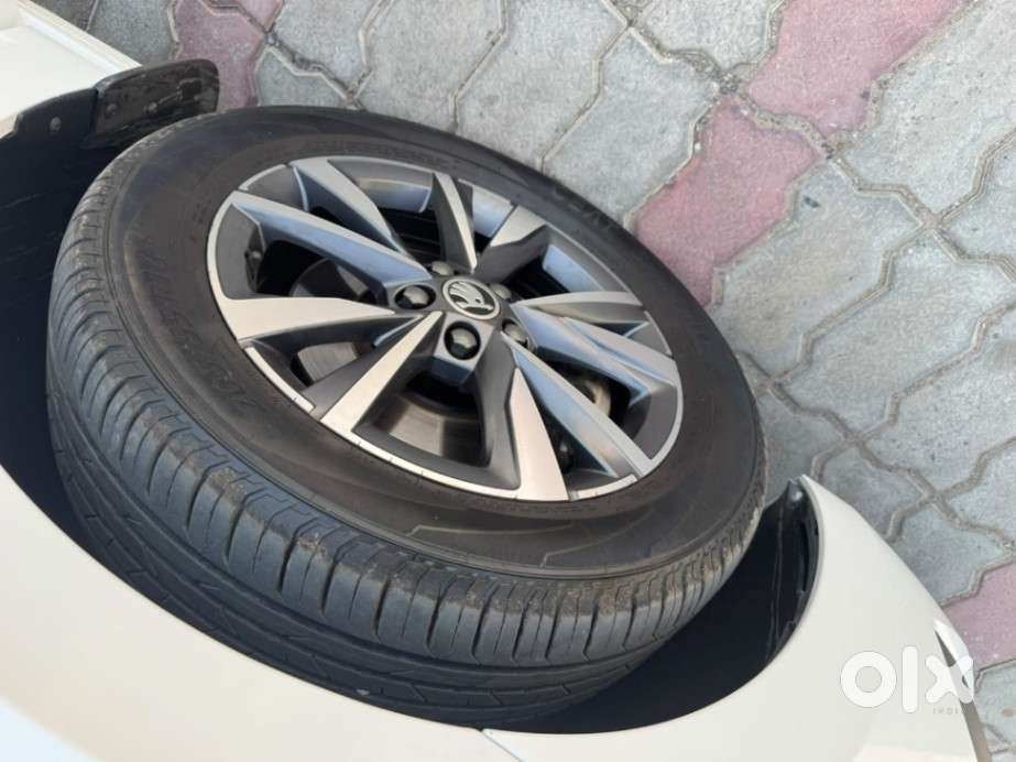 Skoda Slavia 1.5 Tsi Style At, 2024, Petrol