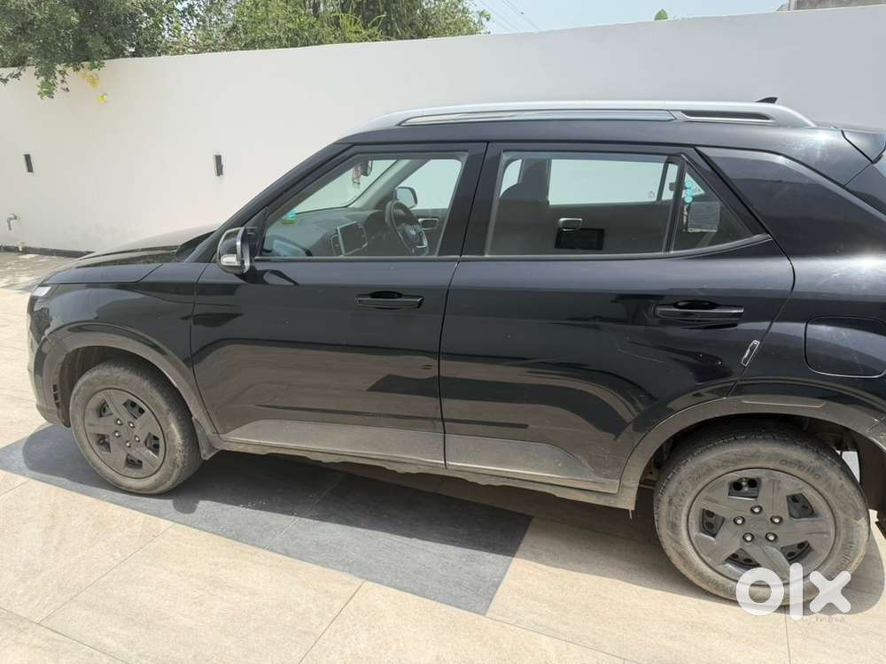 Hyundai Venue Sx2023 1st Owner Genuine 53191 Km Execellent Condition