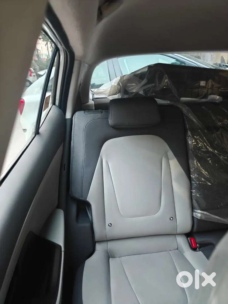Hyundai Creta 2025 1.5 E Petrol 6600kms Driven