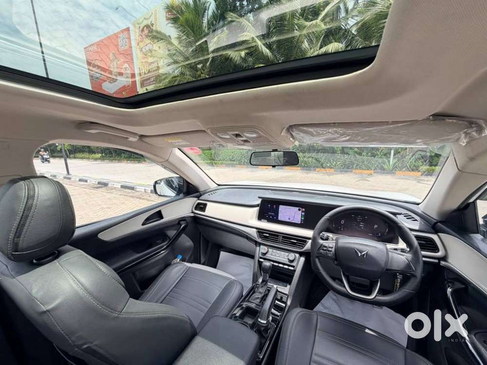 Mahindra Xuv700 2.0 Ax 5 Petrol At Str, 2022, Petrol