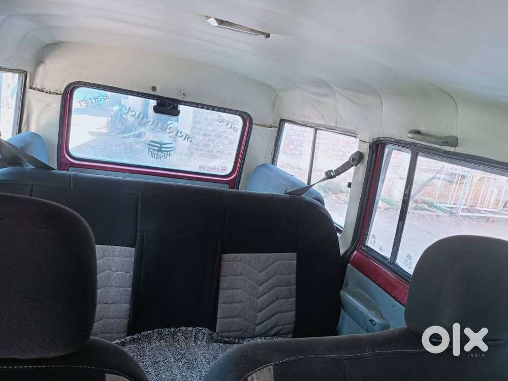 महिंद्रा बोलोरो पावर प्लस 9 प्लस गाड़ी में कोई काम नहीं है चारों टायर