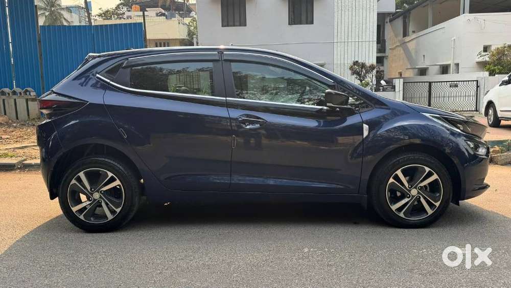 Tata Altroz Xz, 2025, Petrol