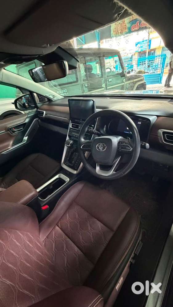 Toyota Innova Hycross Petrol 2024