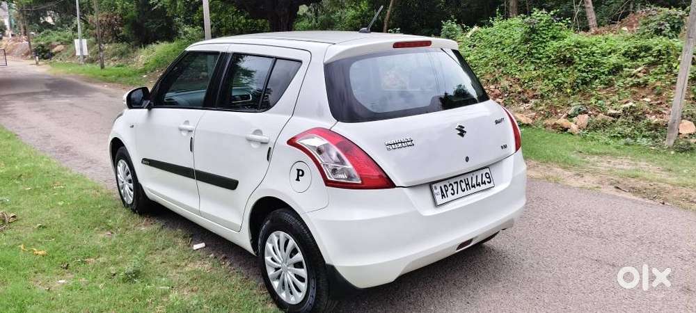 Maruti Suzuki Swift Vxi Abs Bsiv, 2015, Petrol