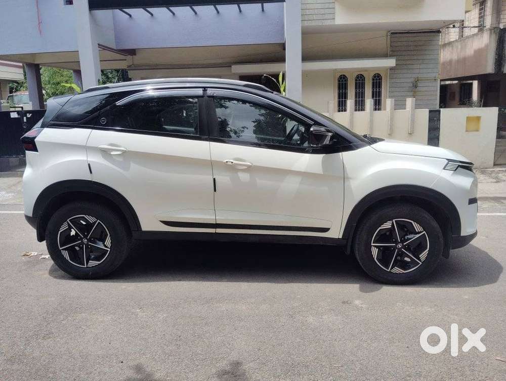 Tata Nexon Fearless Plus S Purple 1.5 Revotorq Diesel 6amt Dual Tone..