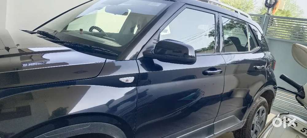 Hyundai Venue2025 Petrol 13000 Km Driven