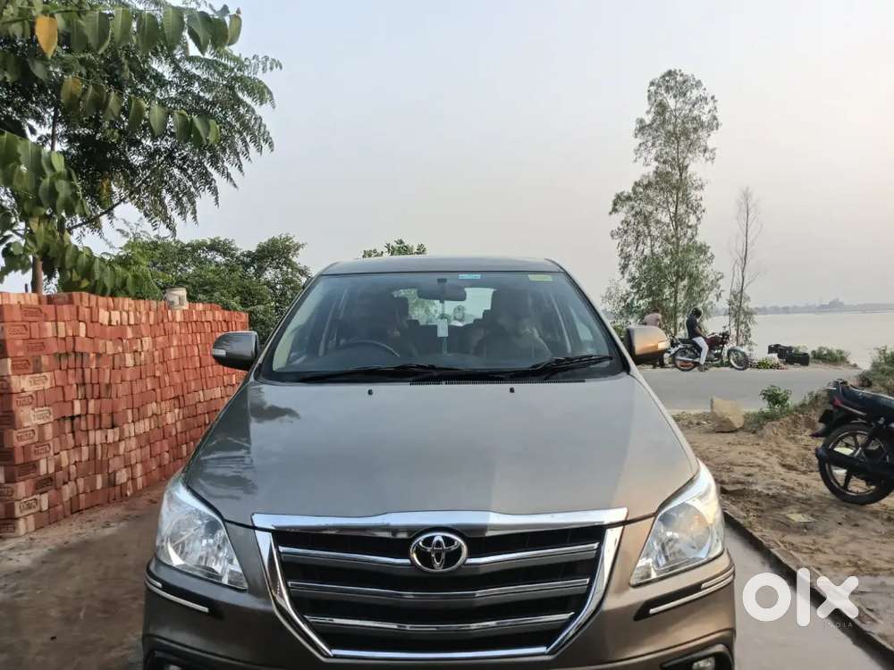 Toyota Innova 2015